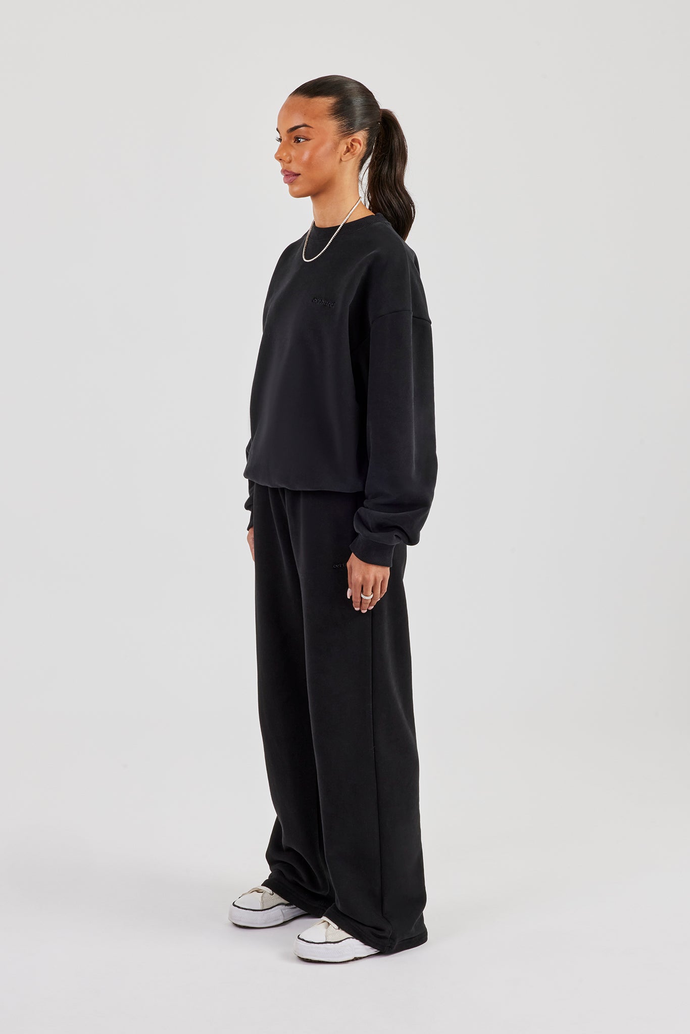 Oversize-Pullover und Jogginghose mit weitem Bein - Schwarz